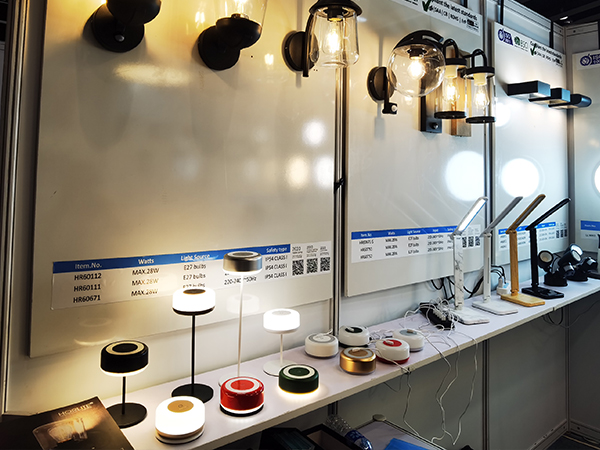 Pe 15 decembrie 2023, a participat la Hong Kong Spring Lighting Exhibition